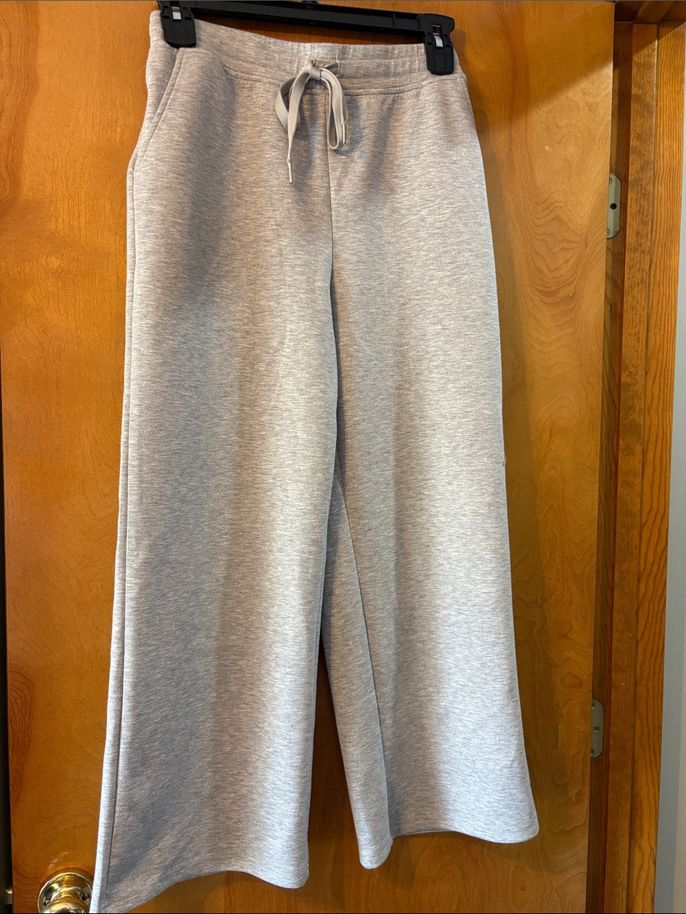 Amazon Essentials Women's Light Gray Wide-Leg Sweat Pants Medium